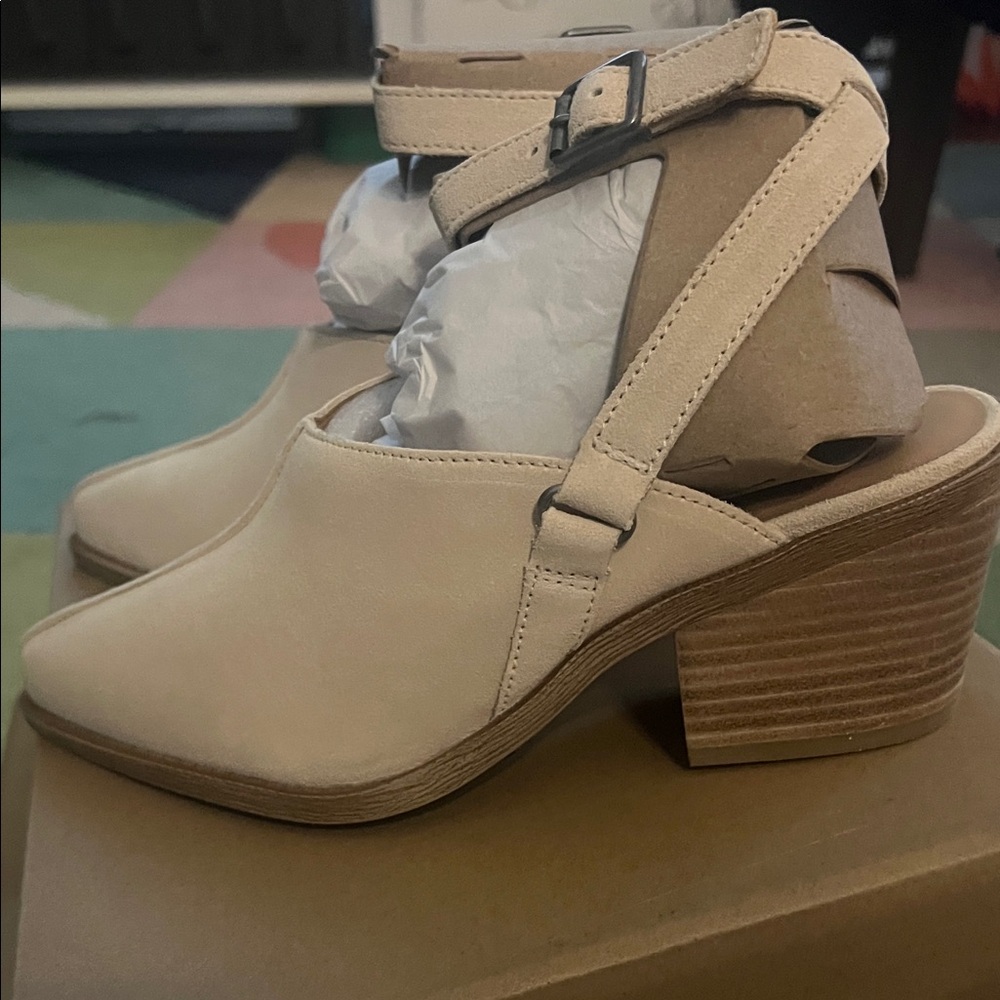 Beige Cross ankle strap full covered toe leather bootie sandal